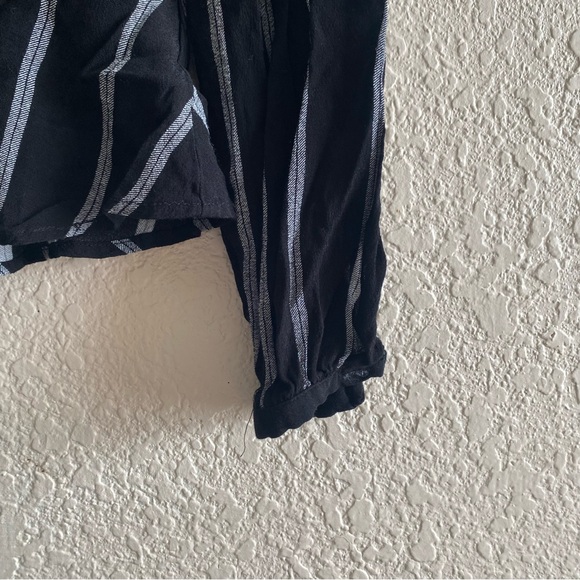 H&M Vertical Striped button blouse (short) - Picture 5 of 6